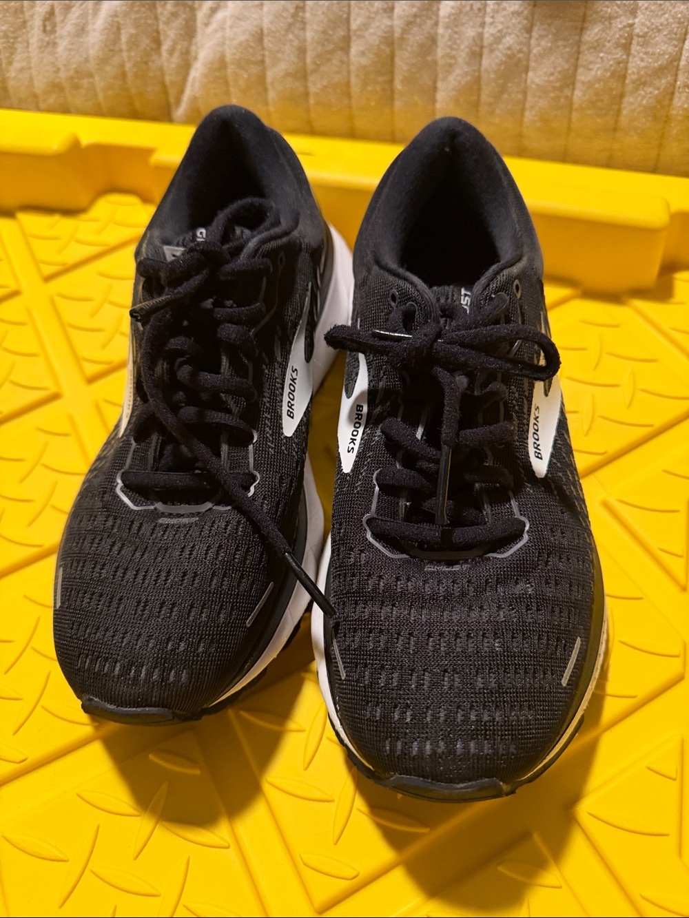 Brooks women’s Black and White Athletic Sneakers